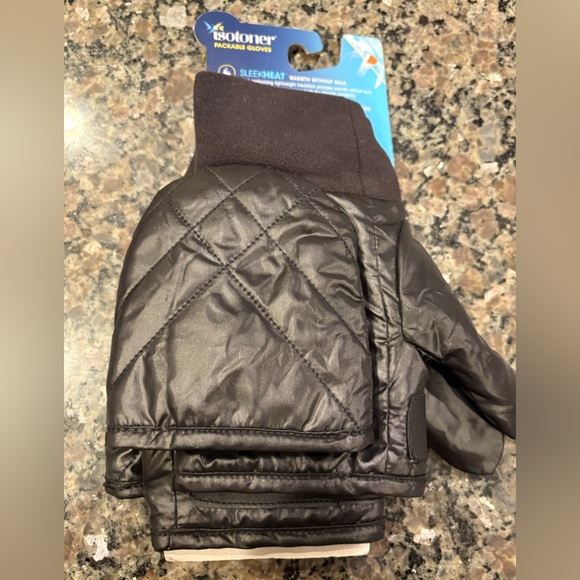 Isotoner Women’s Quilted Flip Back to Fingerless Gloves NWT - Picture 3 of 4
